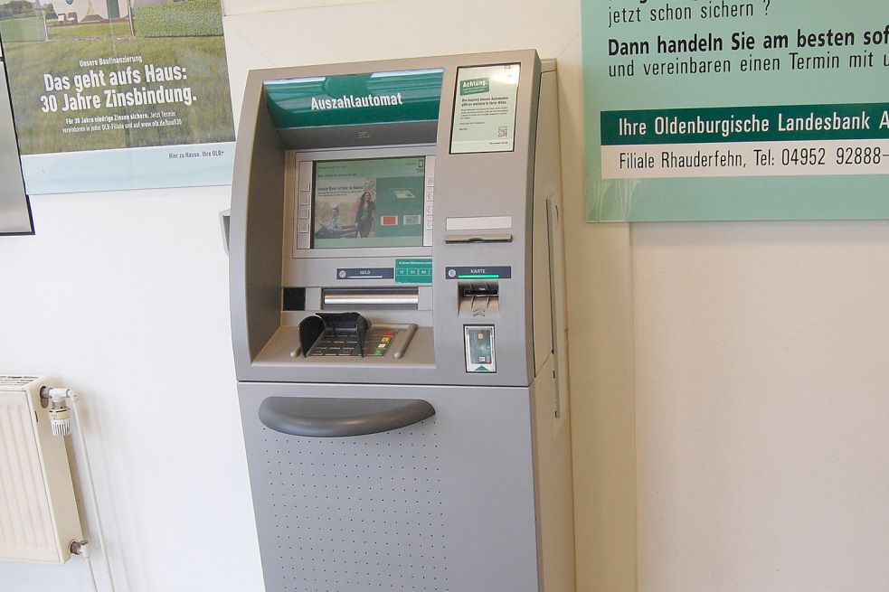 An diesem Geldautomaten machten sich die Unbekannten zu schaffen. Bild: Archiv