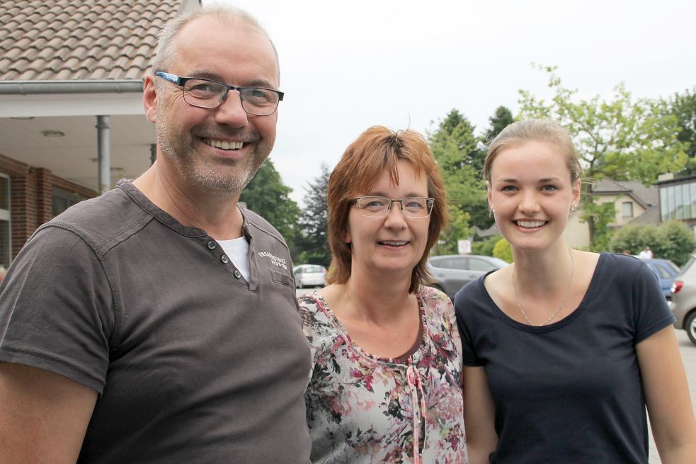 Ralf, Monika und Jana Lücking aus Barßel fühlen sich wohl in ihrer Heimat und legen Wert darauf, den lokalen Handel zu unterstützen.