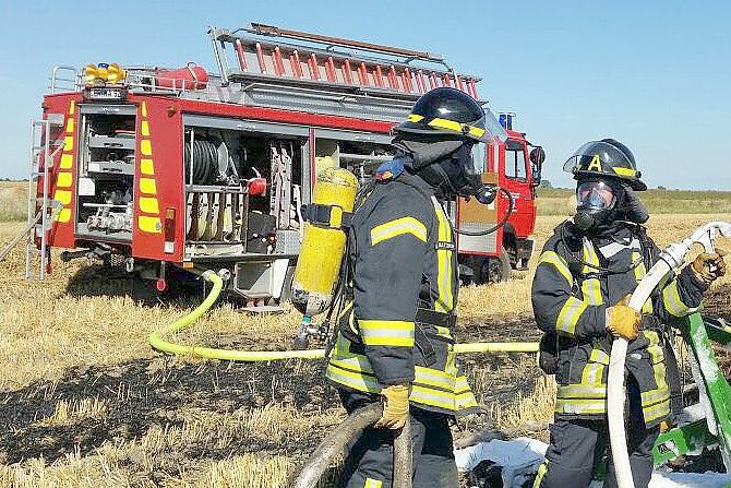 Auf dem Feld im Einsatz waren die Feuerwehren aus Dollart, Bunde und Wymeer.