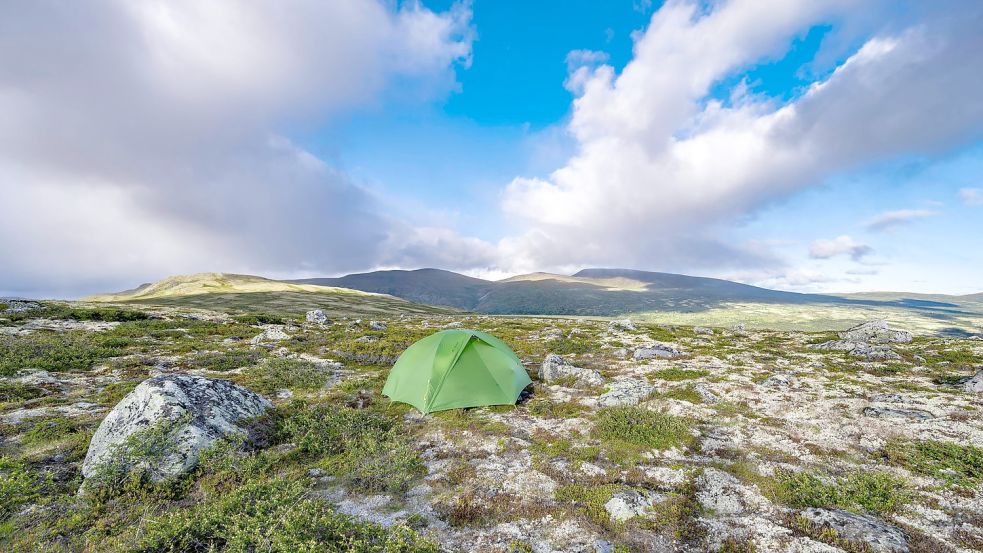 In Norwegen ist das Wildcampen dank des sogenannten Jedermannsrecht erlaubt. Foto: imago images/imagebroker/Moritz Wolf