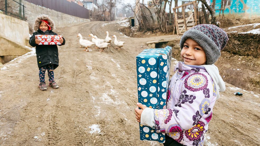Mit der Aktion „Weihnachten im Schuhkarton“ soll Kindern und Jugendlichen in armen Ländern eine Freude bereitet werden. Foto: Archiv