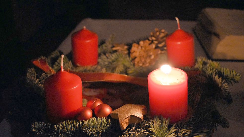 Normalerweise sollen Adventskränze Weihnachtsstimmung verbreiten. Sie sind aber auch leicht entzündlich. Symbolfoto: Pixabay