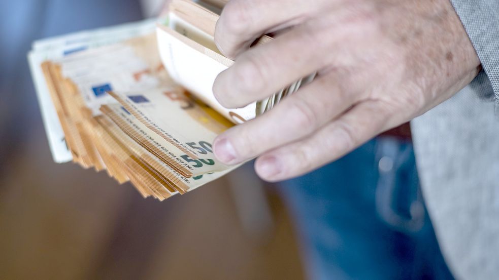 Wohin nur mit dem Geld: Wer sein Erspartes vor Inflation schützen will, braucht Alternativen zu Tagesgeldkonten und Sparbüchern. Symbolfoto Foto: imago images/ANP