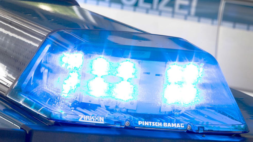 Die Polizei musste zu einem schweren Verkehrsunfall nach Barßel ausrücken. Symbolfoto: DPA