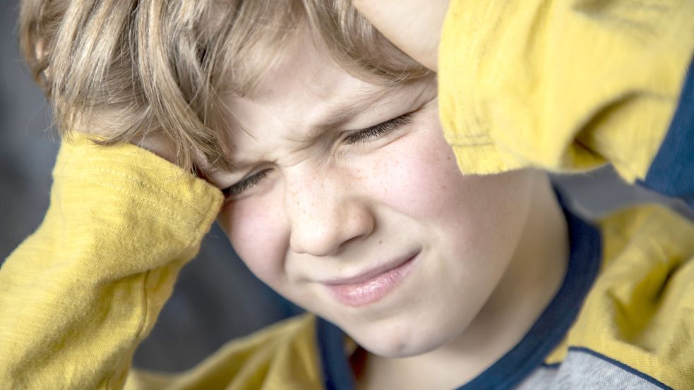 Kopfschmerzen sind mittlerweile der häufigste Grund für Arztbesuche von Kindern. Foto: imago images/Jochen Tack (Symbolbild)