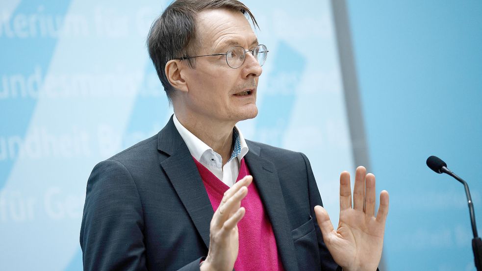 Bundesgesundheitsminister Karl Lauterbach will die Klinikaufenthalte künftig reduzieren. Foto: dpa/Carsten Koall