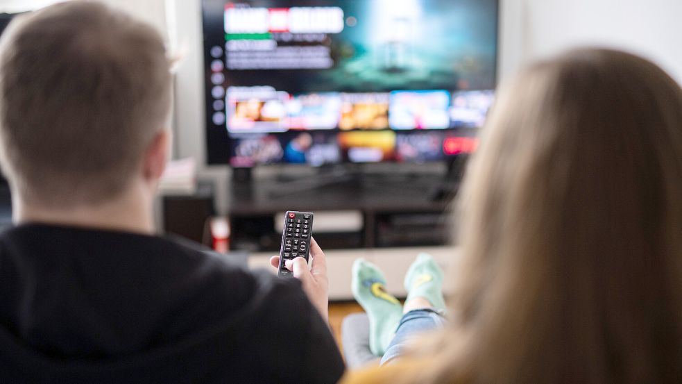 Streaming ohne Werbung in Deutschland wird teurer - jetzt schon bei Sky-Ableger Wow, bald wohl auch bei Netflix. Foto: dpa/Daniel Reinhardt