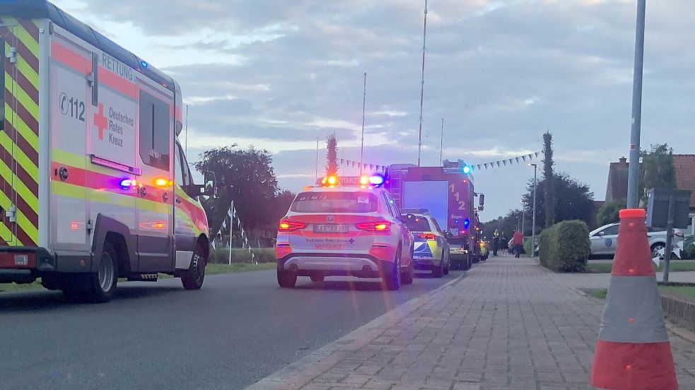 Bei dem Unfall am Abend des 13. August an der 1. Südwieke in Ostrhauderfehn wurden mehrere Einsatzkräfte alarmiert. Foto: Zein
