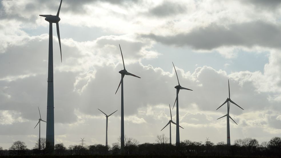 Könnten sich in Zukunft noch mehr Windkraftanlagen in Moormerland drehen? Darum geht es in einer Studie, die die Gemeinde jetzt vorstellt. Foto: Ortgies/Archiv