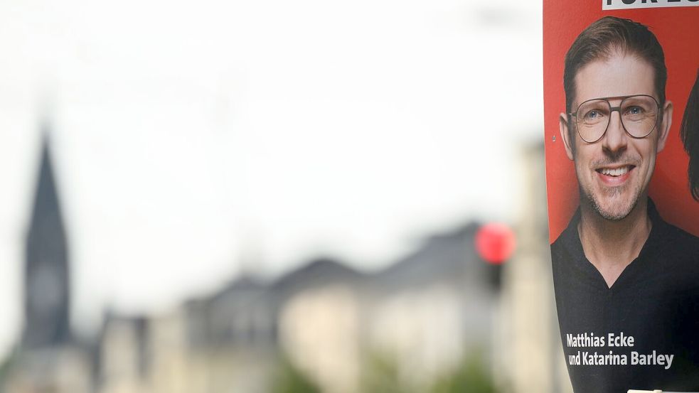 Wahlplakat des sächsischen SPD-Spitzenkandidaten zur Europawahl, Matthias Ecke an der Schandauer Straße im Dresdner Stadtteil Striesen. Foto: Robert Michael/dpa
