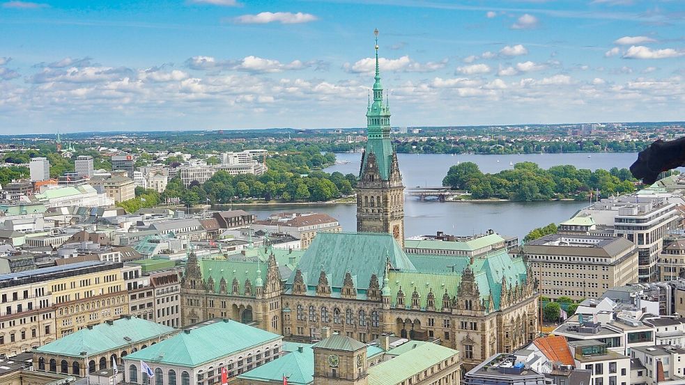 Die Stadt Hamburg (Foto) war 2023 in acht neue Verfahren verwickelt, in denen sie andere Kommunen verklagt hat oder von diesen verklagt wurde. Auch Emden gehört seit kurzem zu ihren Kontrahenten. Symbolfoto: Pixabay