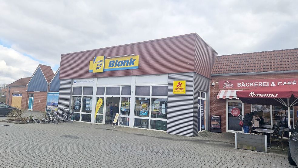 Während der Markt in Ditzum zum Ende des Monats geschlossen wird, ist in Jemgum eine Erweiterung geplant. Foto: Gettkowski