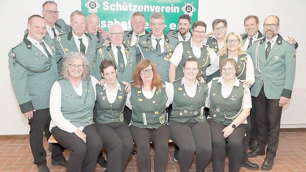Der neue Vorstand des Schützenvereins Elisabethfehn hofft auf ein erfolgreiches Schützenjahr. Dieses Wochenende wird in Elisabethfehn Schützenfest gefeiert mit der Veranstaltung E'fehn rockt am Freitagabend als Auftakt. Foto: Hans Passmann