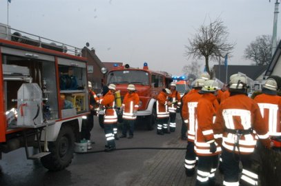 Mann stirbt bei Feuer in Burlage - Bild 4