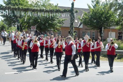 Jung und Alt feierte in Bollingen Schützenfest - Bild 3