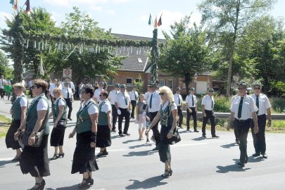 Jung und Alt feierte in Bollingen Schützenfest - Bild 4