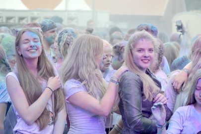 Wieder Holi-Festival in Völlenerkönigsfehn - Bild 3