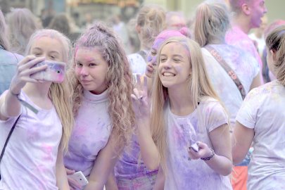 Wieder Holi-Festival in Völlenerkönigsfehn - Bild 4