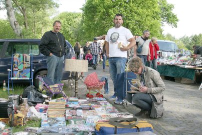 Tausende beim Riesenflohmarkt in Elisabethfehn - Bild 4