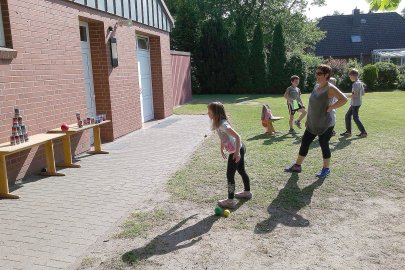 "Sockenschleudern" auf dem Schulhof - Bild 3