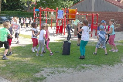 "Sockenschleudern" auf dem Schulhof - Bild 4