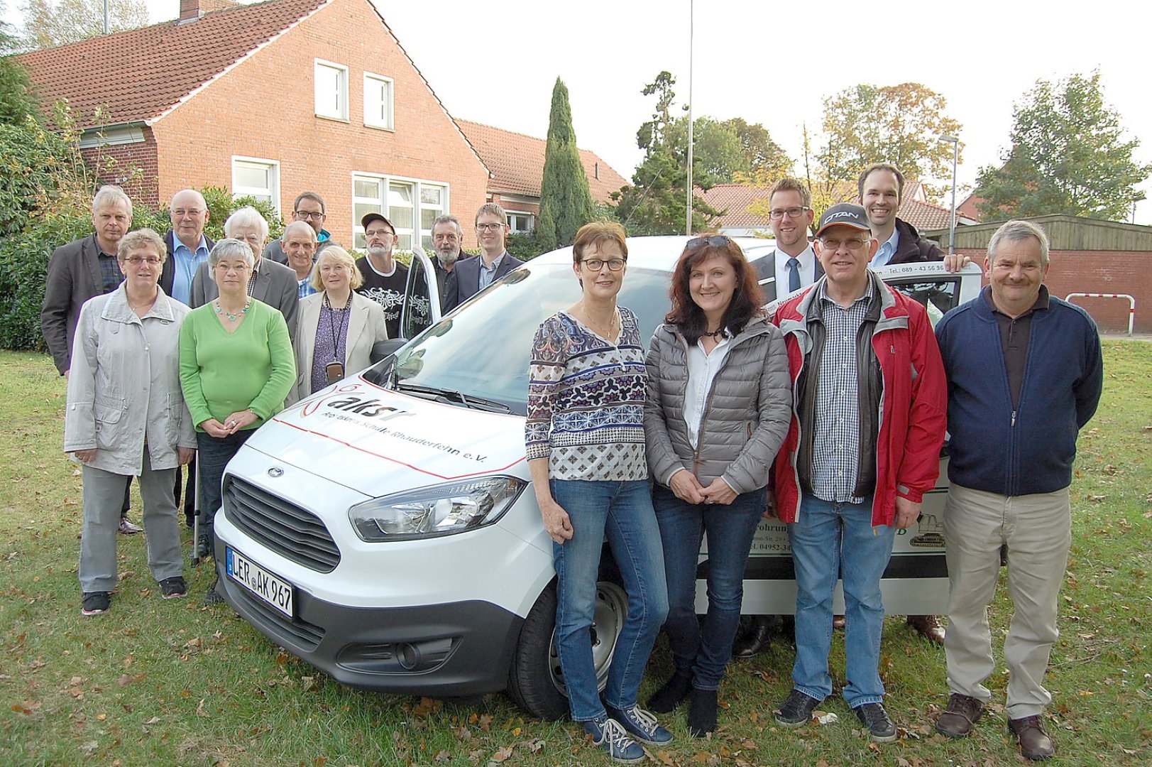 Ein neues Fahrzeug für die Tafel Rhauderfehn - Bild 1