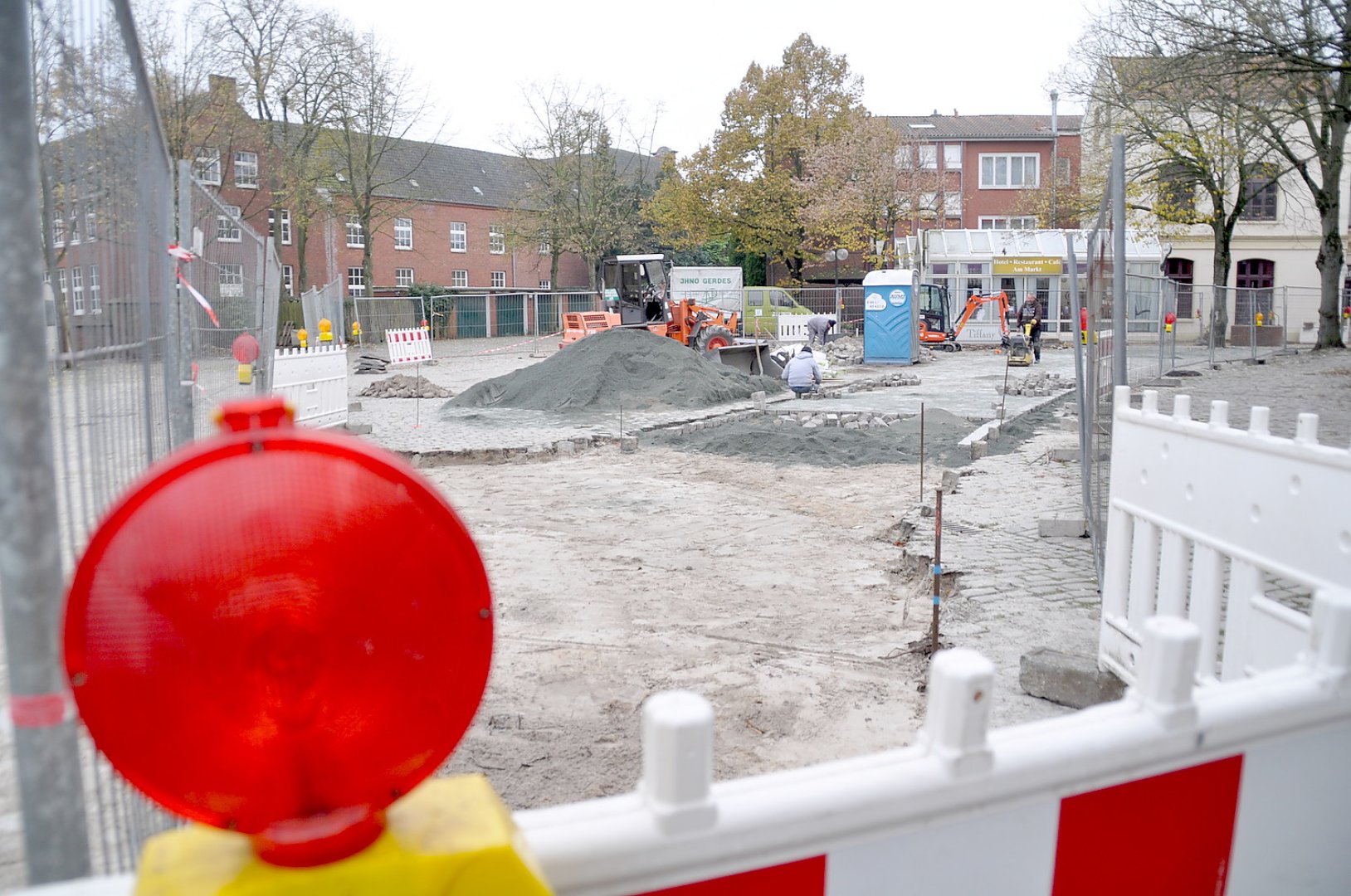Neues Pflaster auf dem Ernst-Reuter-Platz in Leer - Bild 1