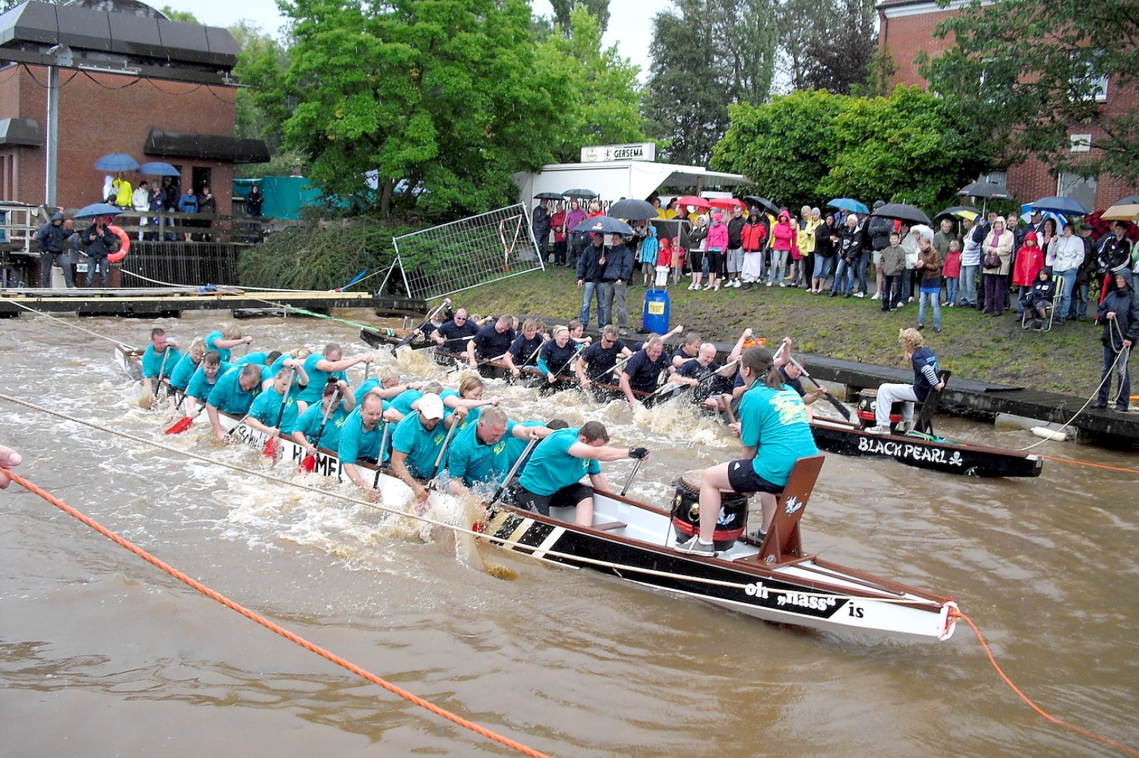 Drachenboote in Rhauderfehn - Bild 1