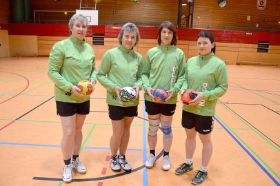 Schwestern spielen gemeinsam Handball - Bild 4