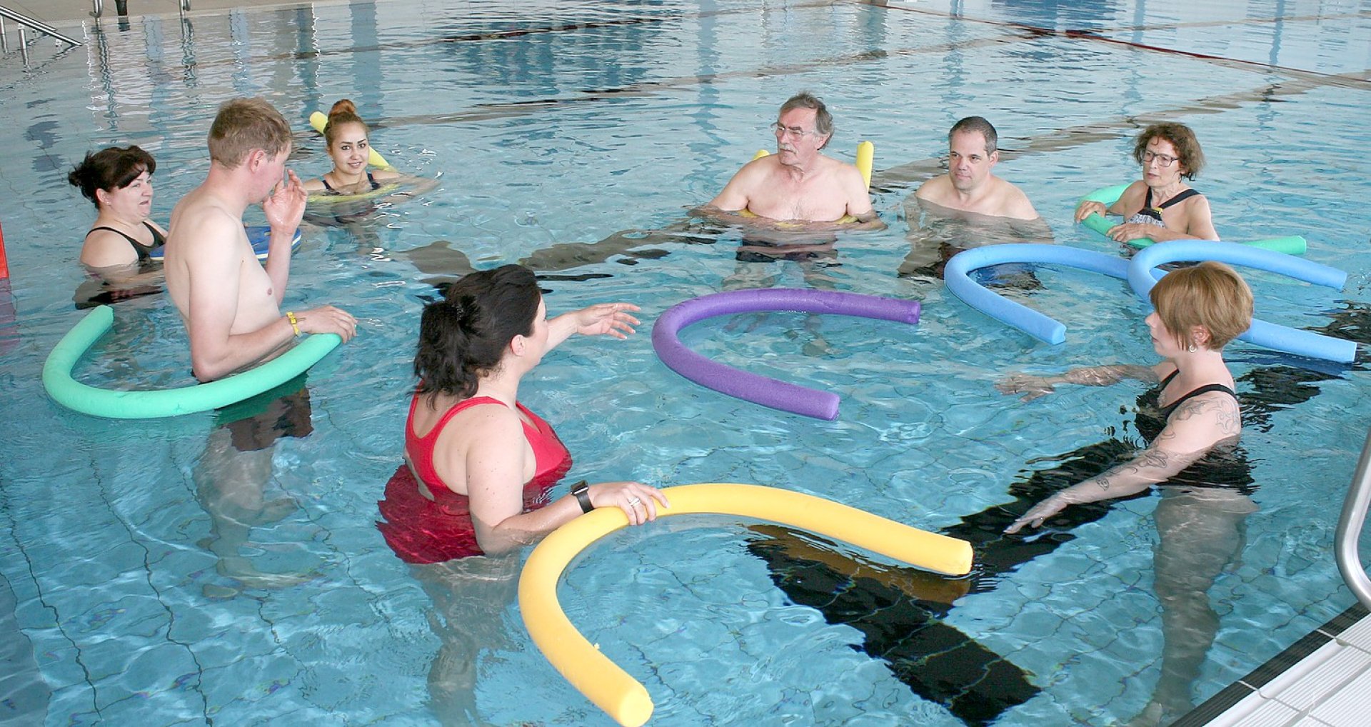 Auch Erwachsene lernen in Barßel Schwimmen - Bild 1