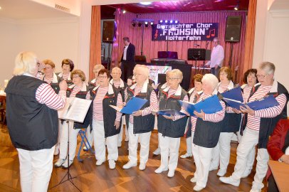 Chor "Frohsinn" feierte in Holterfehn - Bild 4