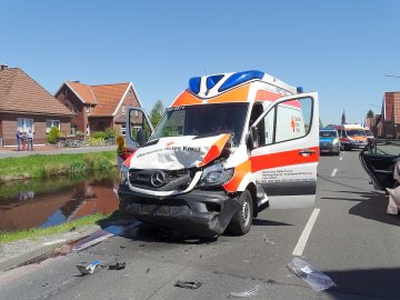 Unfall mit Rettungswagen in Rhauderfehn - Bild 2