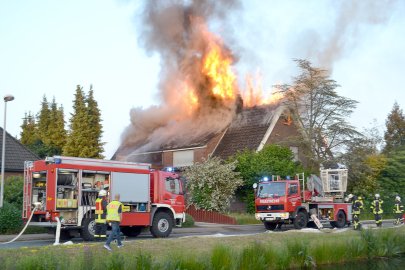 Feuer in unbewohntem Haus in Ostrhauderfehn - Bild 3