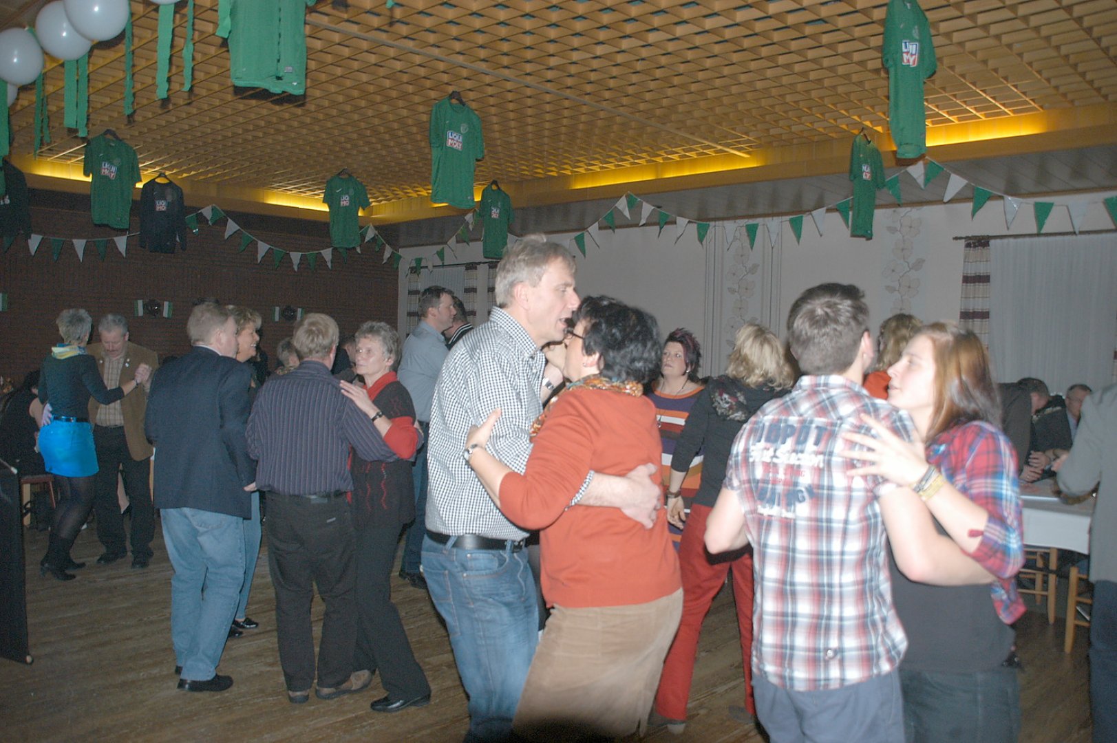 Frisia Völlenerkönigsfehn feierte sein Vereinsfest - Bild 1