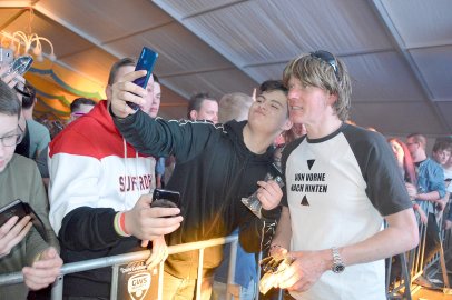 Blauchlichtparty in Burlage in voller Erfolg - Bild 2