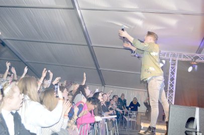 Blauchlichtparty in Burlage in voller Erfolg - Bild 4