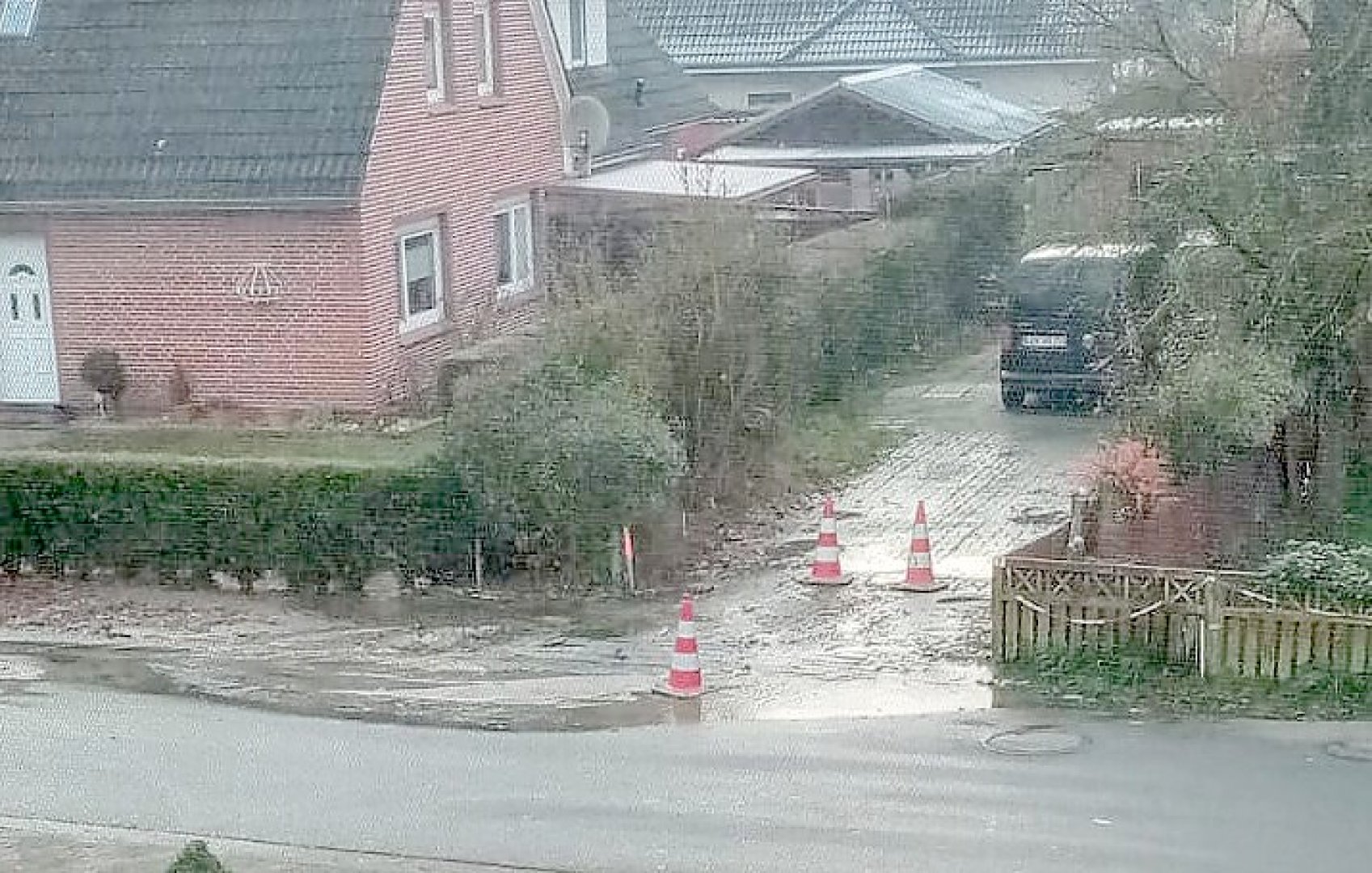 Wasserrohrbruch in Ihrenerfeld - Bild 1