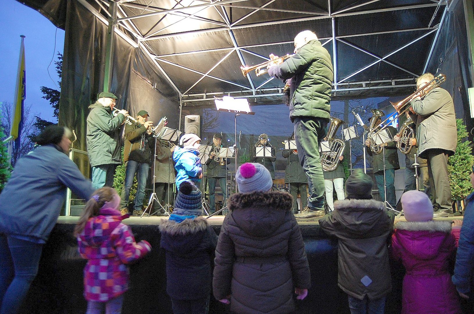 Festliche Stimmung in Rhauderfehn - Bild 1
