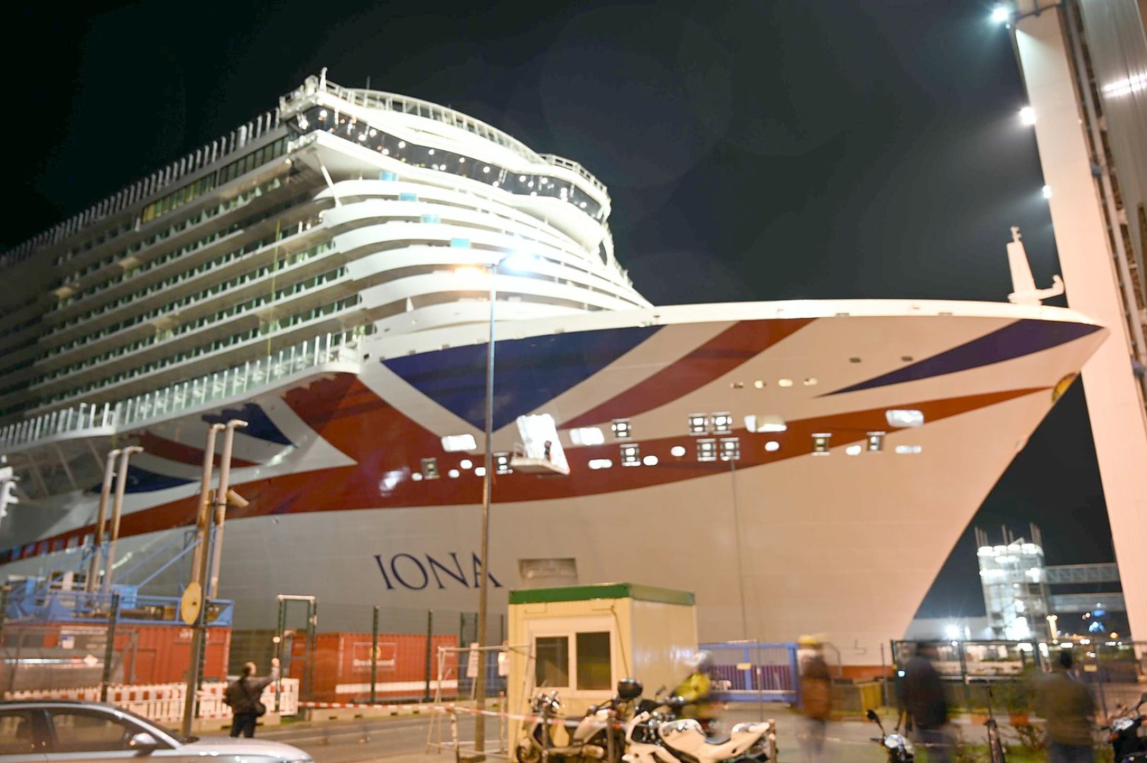 Kreuzfahrtschiff „Iona“ wurde ausgedockt - Bild 1