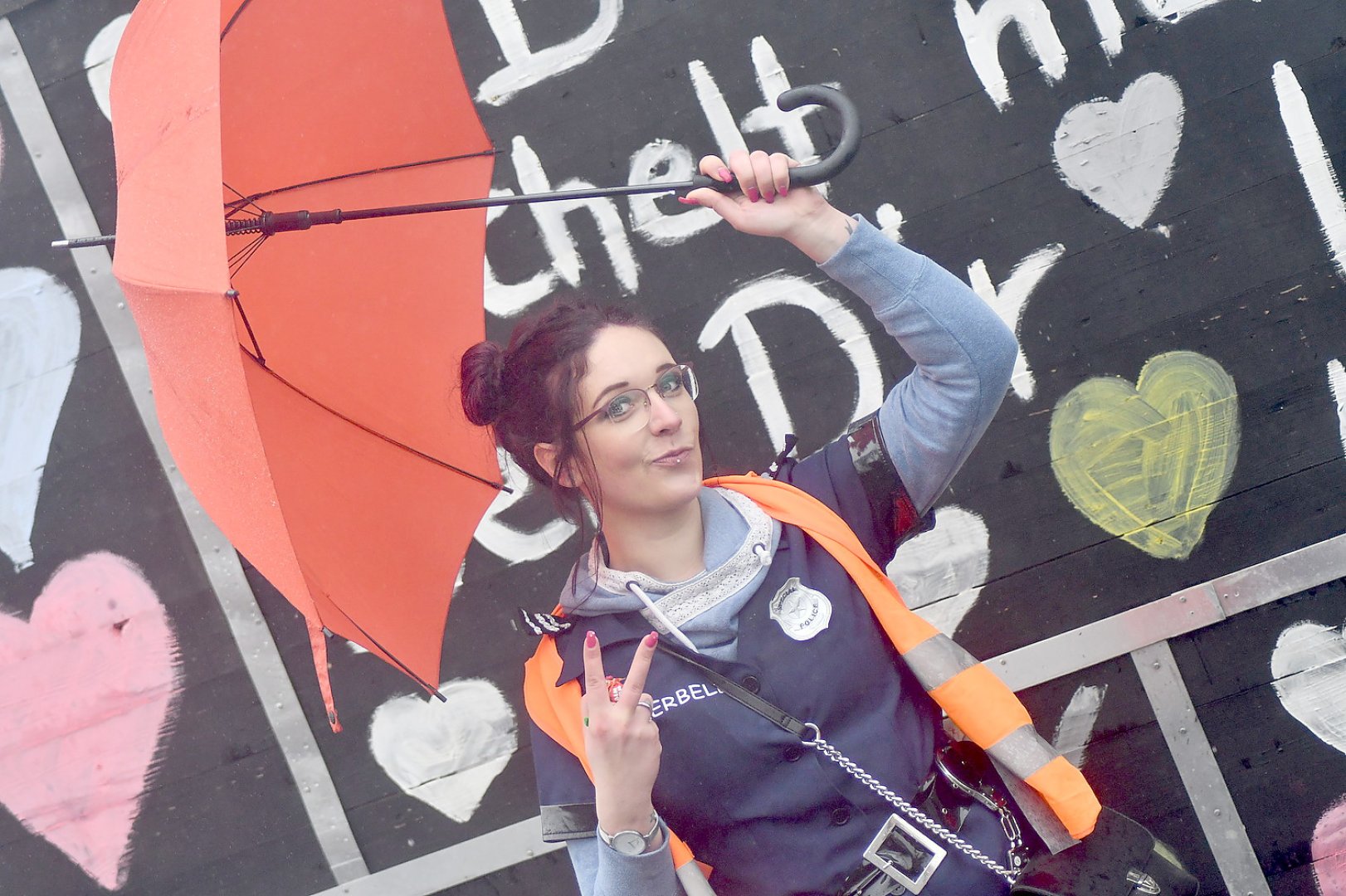 Jecken trotzen in Papenburg dem Dauerregen - Bild 1