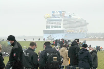 Überführung der "Odyssey of the Seas" - Bild 3