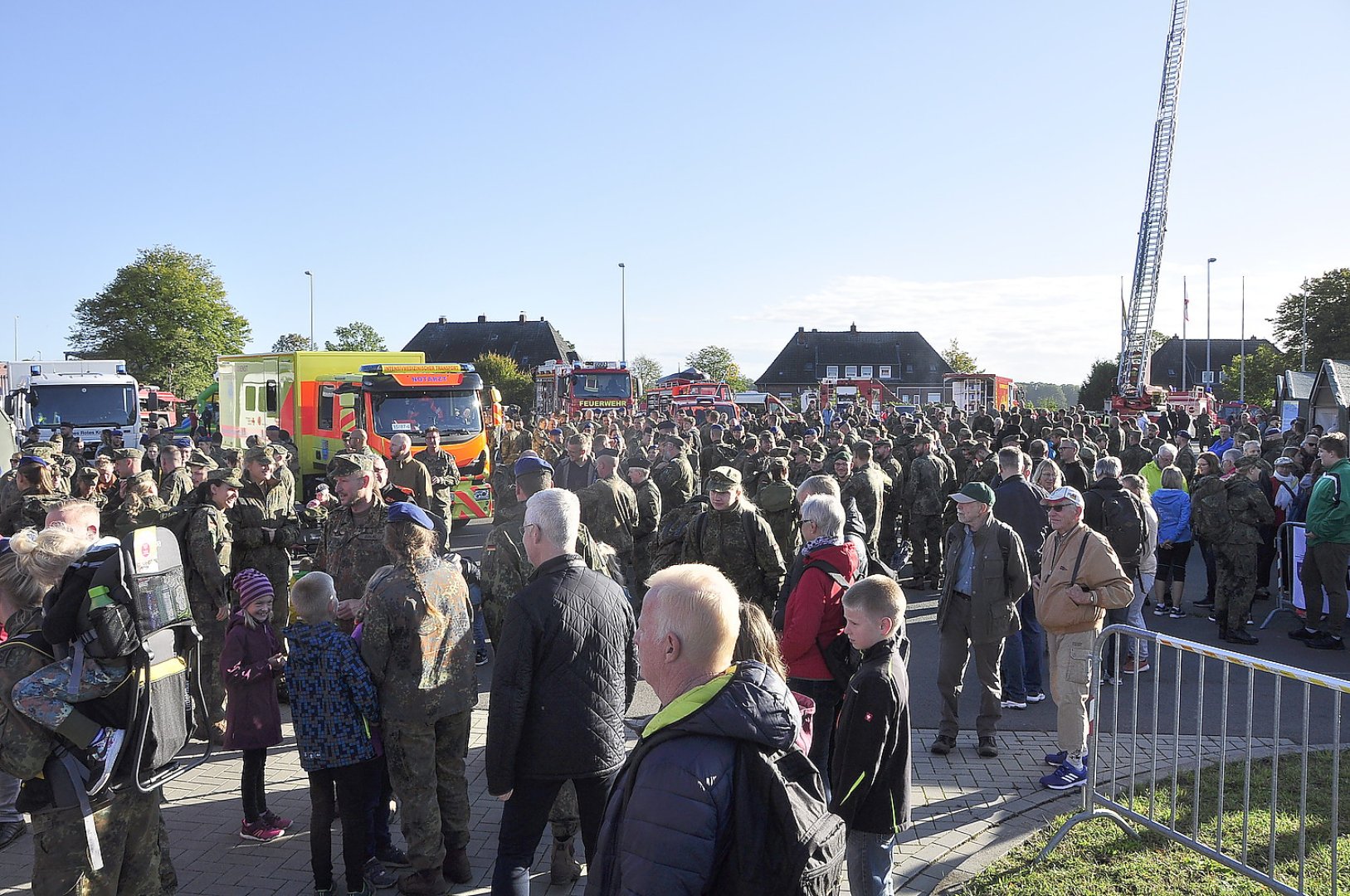 Tausende beim Püntenmarsch  - Bild 1
