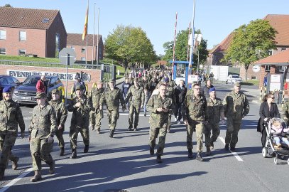 Tausende beim Püntenmarsch  - Bild 3