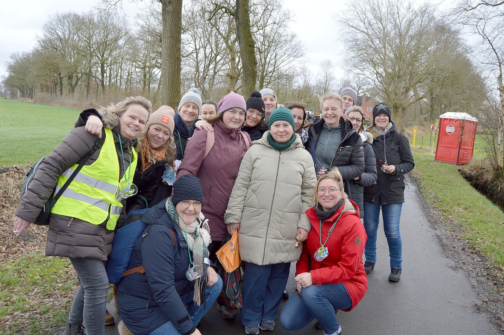 Glühweinfans wandern durch Holte - Bild 1