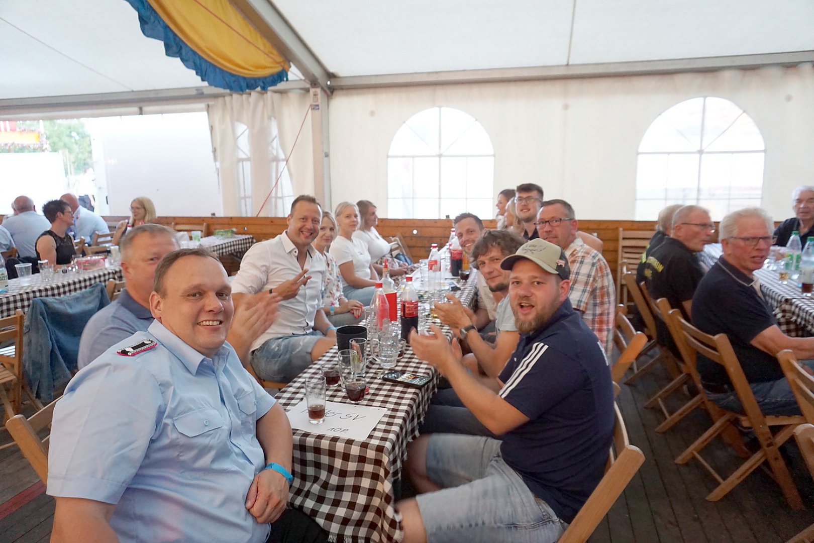 Hunderte Leute feierten in Holte - Bild 4