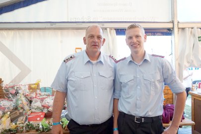 Hunderte Leute feierten in Holte - Bild 6