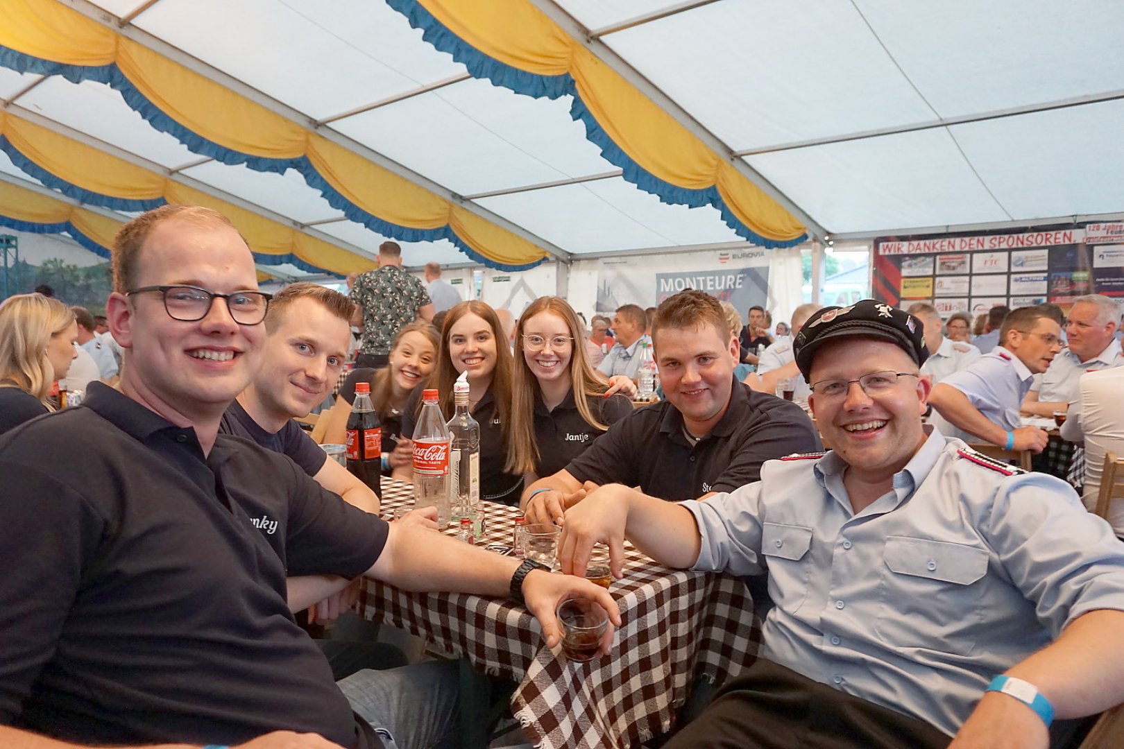 Hunderte Leute feierten in Holte - Bild 8