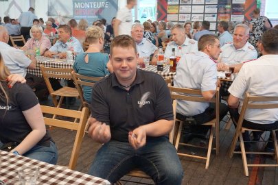 Hunderte Leute feierten in Holte - Bild 9