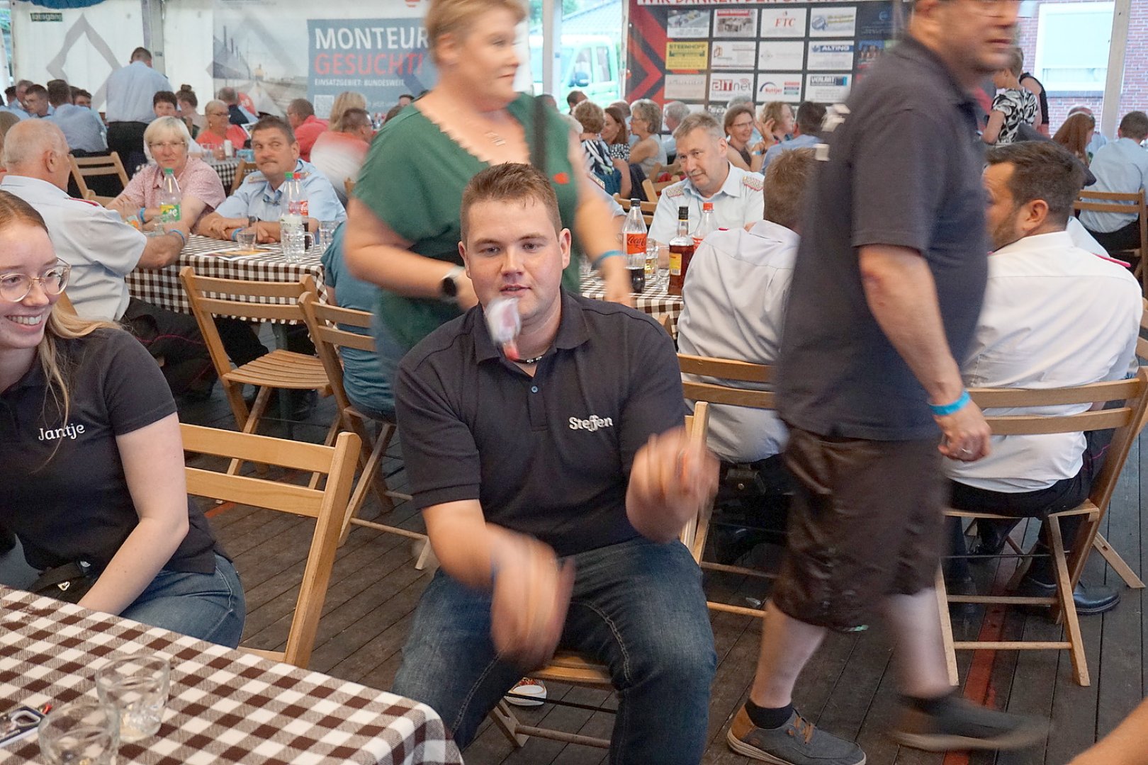 Hunderte Leute feierten in Holte - Bild 10