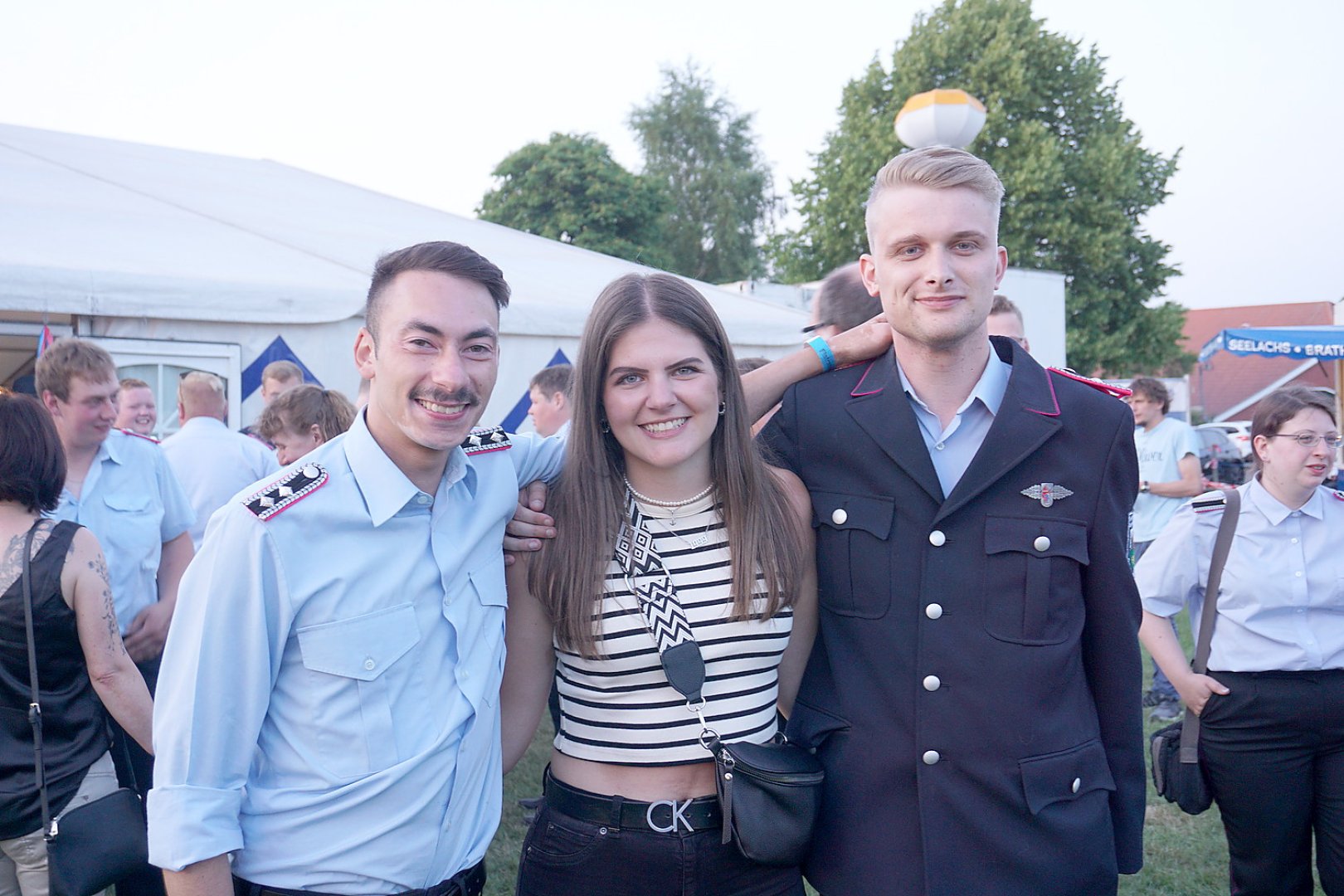 Hunderte Leute feierten in Holte - Bild 11